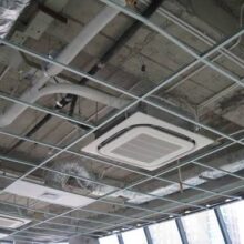 Thi Công Lắp Đặt Máy Lạnh Âm Trần Cho Ngân Hàng, Phòng Giao Dịch – Giải Pháp Điều Hòa Chuyên Nghiệp Cho Không Gian Tài Chính
