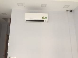 Thi Công Lắp Đặt Máy Lạnh Treo Tường Cho Khách Sạn Mini